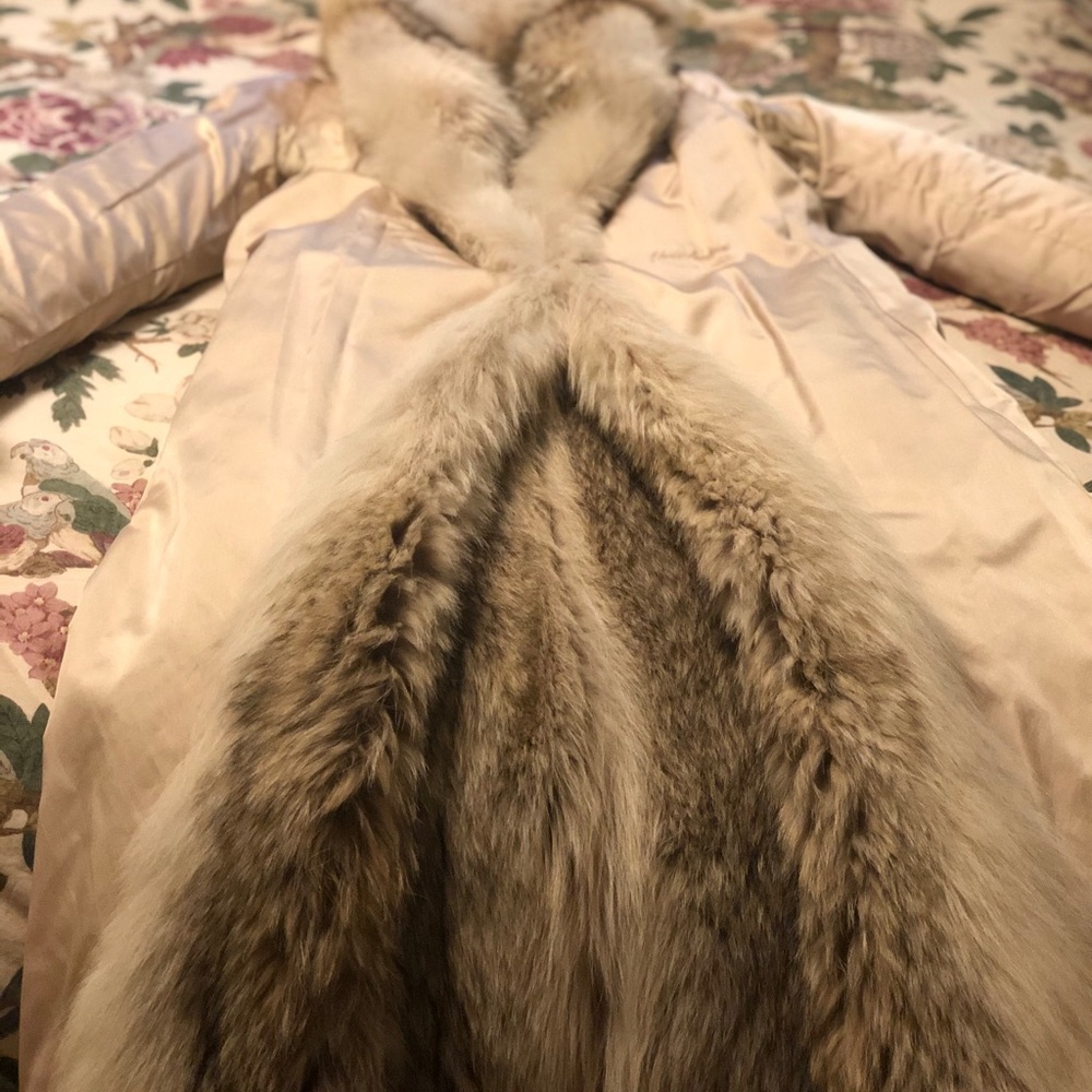 Coyote Fur Coat - Picture 8 of 8
